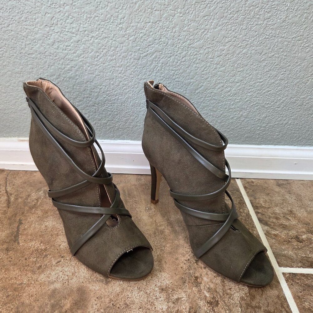 Journee Samara Bootie - Size 6.5